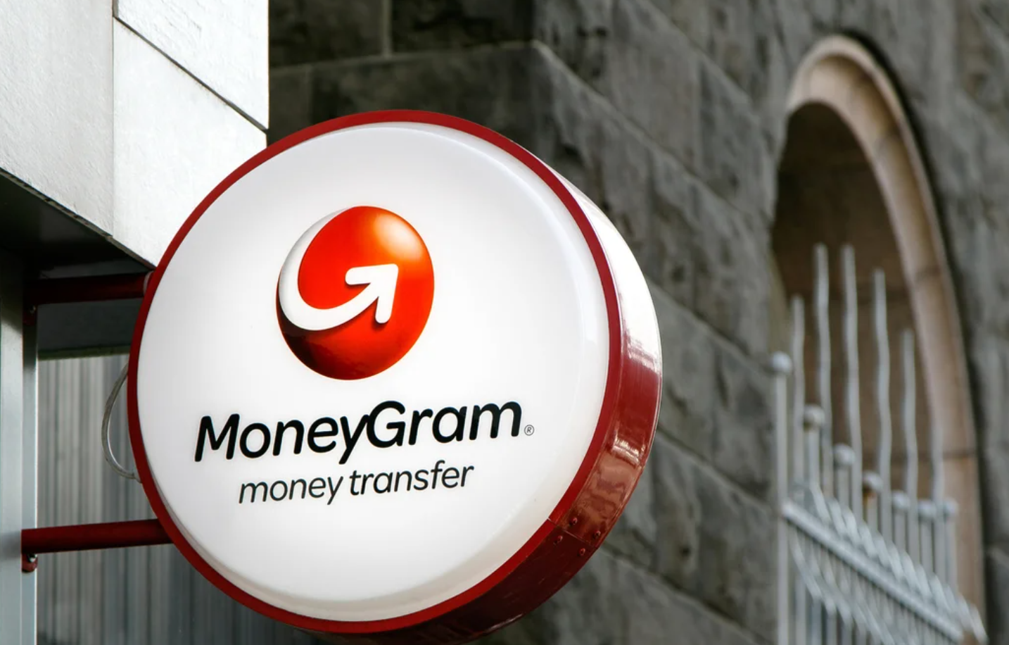 К сервису MoneyGram получат жители нескольких стран, включая Канаду, Филиппины, США и Кению